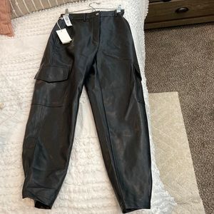 Selling the Aritzia “Modern Cargo” pant in black. Never been worn before size 4.